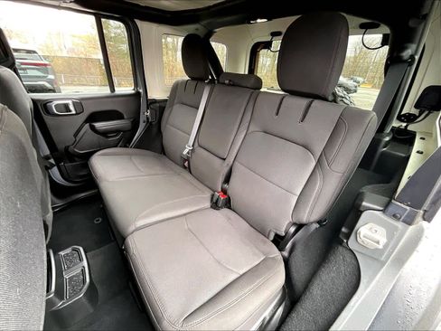 Used 2023 Jeep Wrangler Unlimited w/ Cold Weather Group image 15