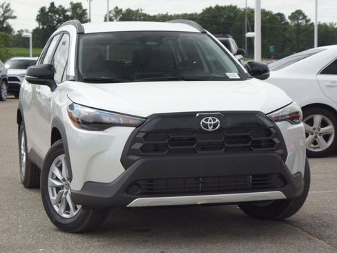 Used 2026 Toyota Corolla Cross LE AWD/4WD image 5