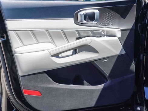 Certified 2023 Kia Sorento SX Prestige AWD/4WD image 19