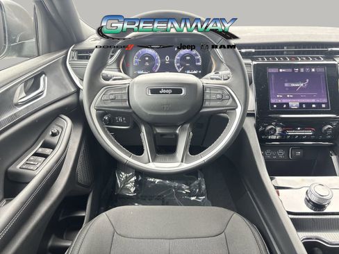 New 2025 Jeep Grand Cherokee Laredo image 12