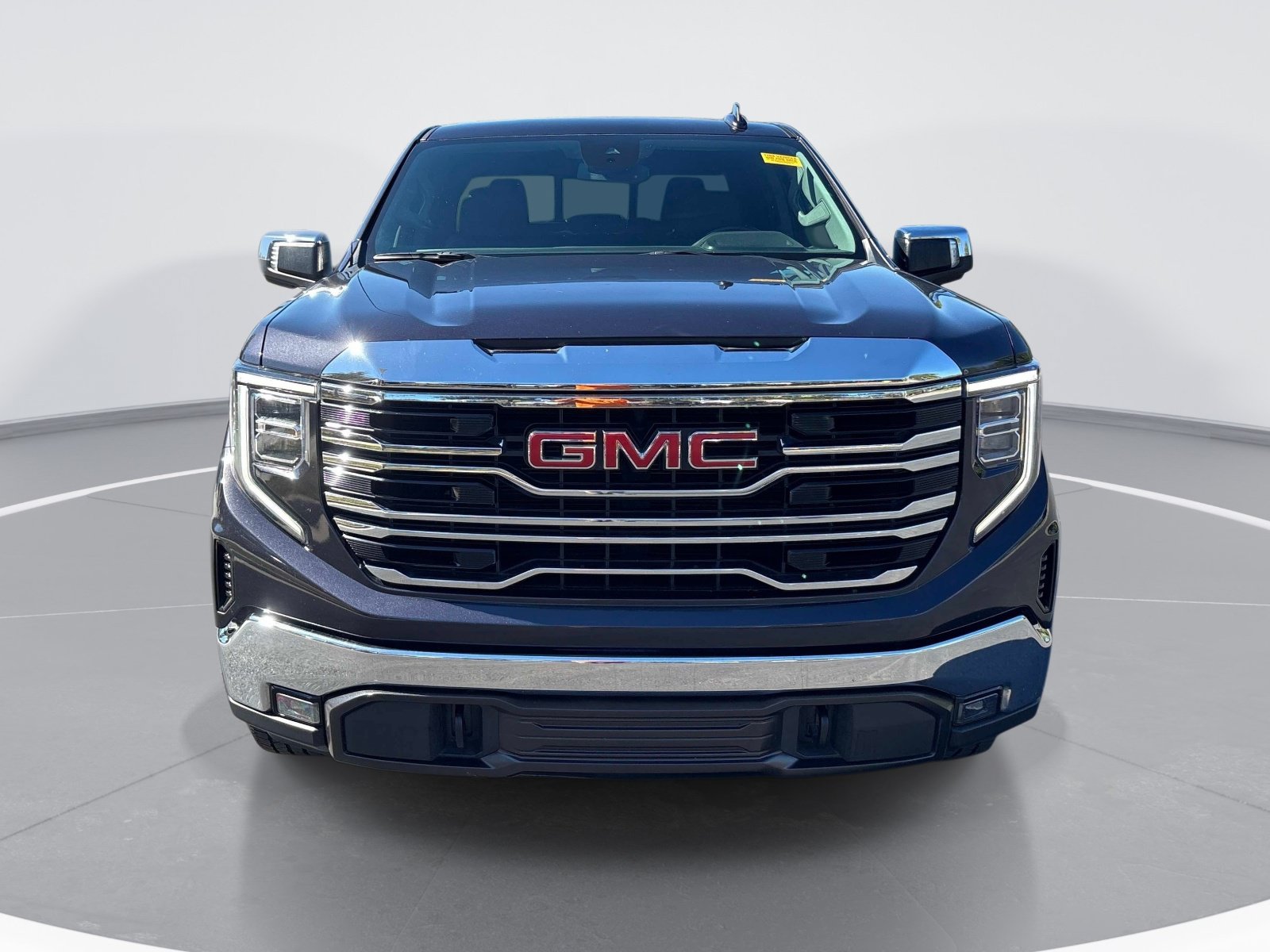 Used 2023 GMC Sierra 1500 SLT AWD/4WD image 2