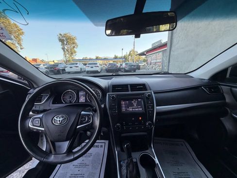 Used 2017 Toyota Camry SE FWD image 9
