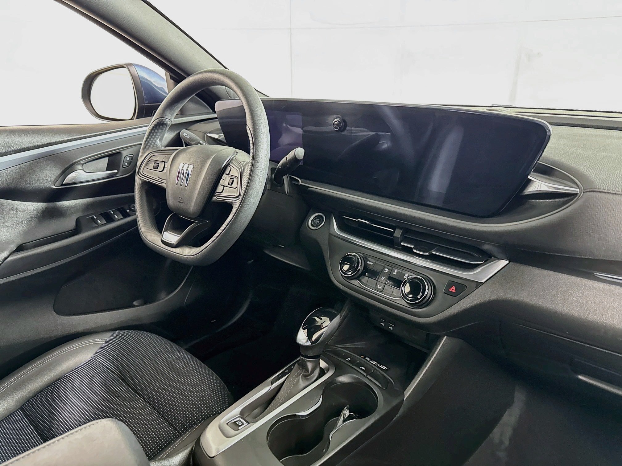 Used 2025 Buick Envista Preferred w/ Convenience II Package FWD image 27