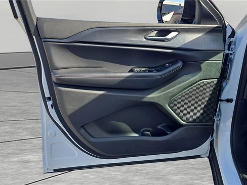 Used 2023 Jeep Grand Cherokee Altitude image 12