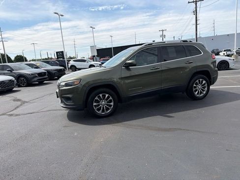 Used 2019 Jeep Cherokee Latitude Plus w/ Comfort/Convenience Group AWD/4WD image 20
