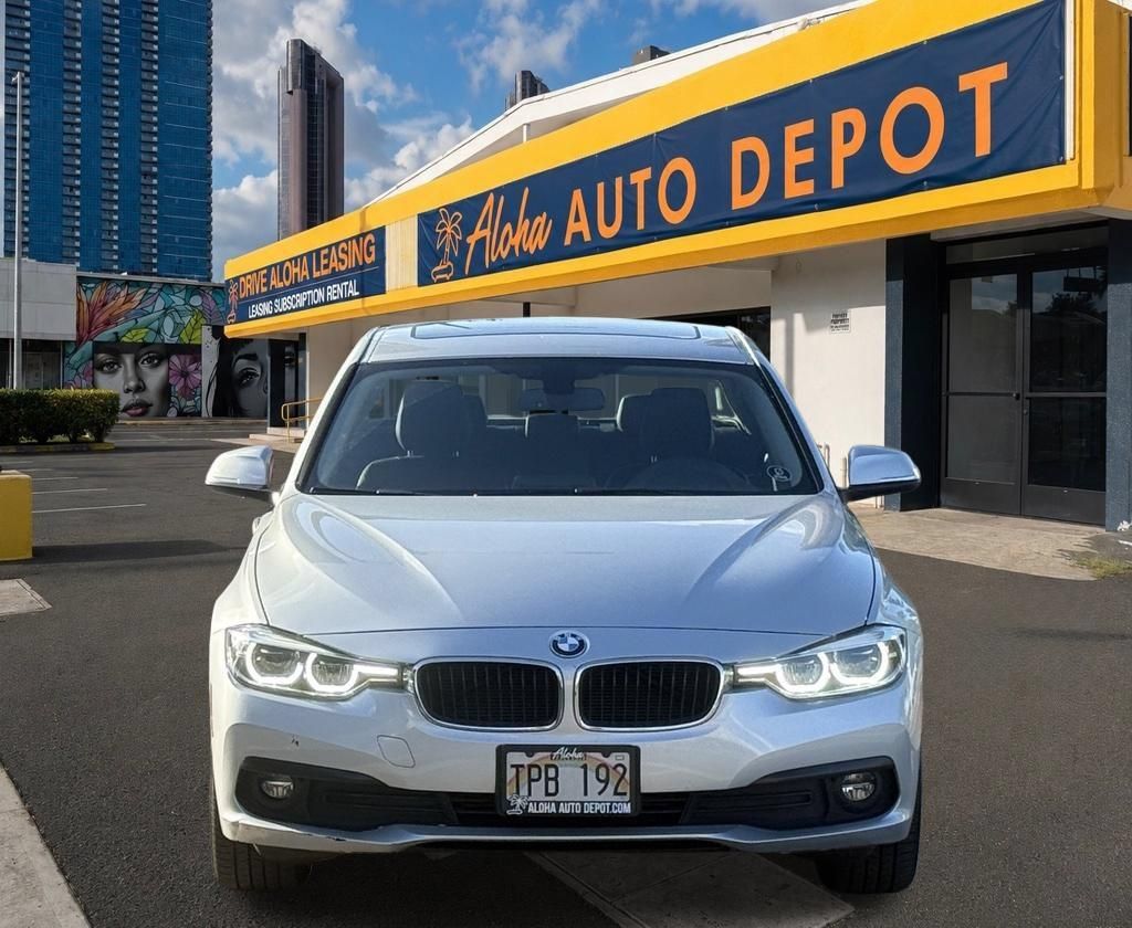 Used 2018 BMW 320i Sedan RWD image 6