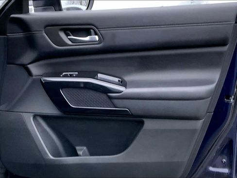 Used 2022 Nissan Pathfinder SV w/ SV Premium Package image 22