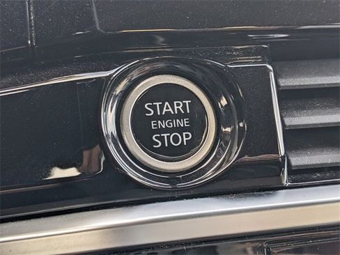 Used 2022 Nissan Pathfinder SV image 27