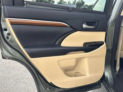 Used 2017 Toyota Highlander Limited w/ Protection Package #3 AWD/4WD image 19