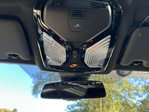 Certified 2025 BMW 330i xDrive Sedan w/ Convenience Package image 39