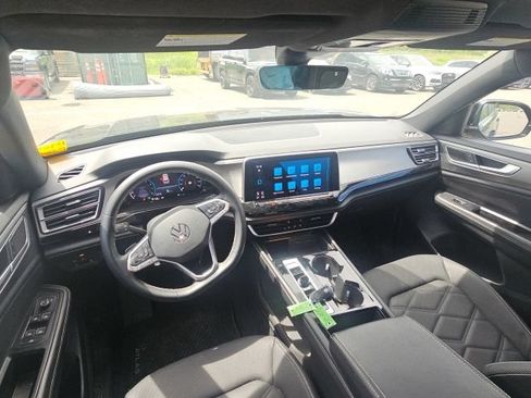 Used 2024 Volkswagen Atlas Cross Sport SE AWD/4WD image 12