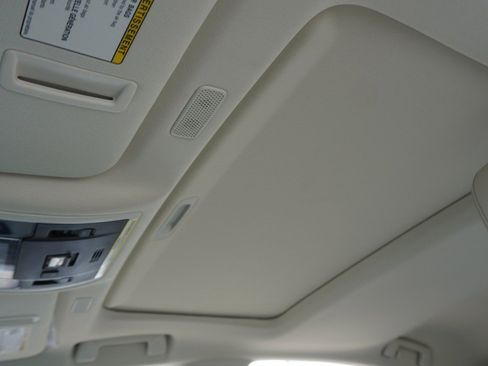 Certified 2025 Lexus ES 300h w/ Premium Package image 25