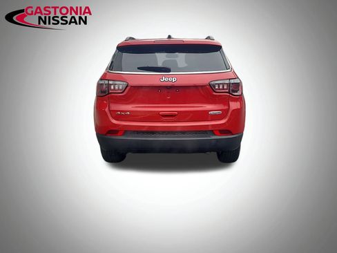 Used 2024 Jeep Compass Latitude image 32