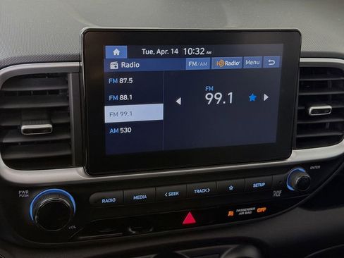 Used 2024 Hyundai Venue SEL image 16