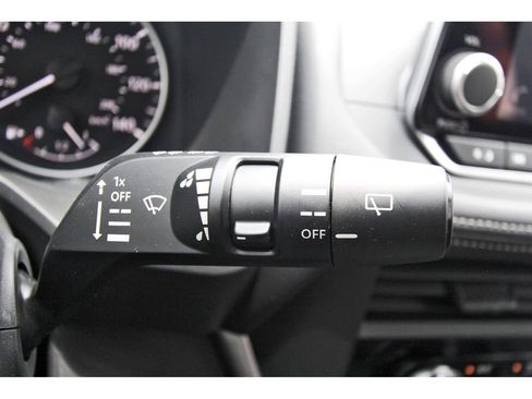 Used 2025 Nissan Rogue S FWD image 12