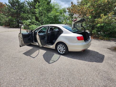 Used 2013 Volkswagen Jetta SE FWD image 22