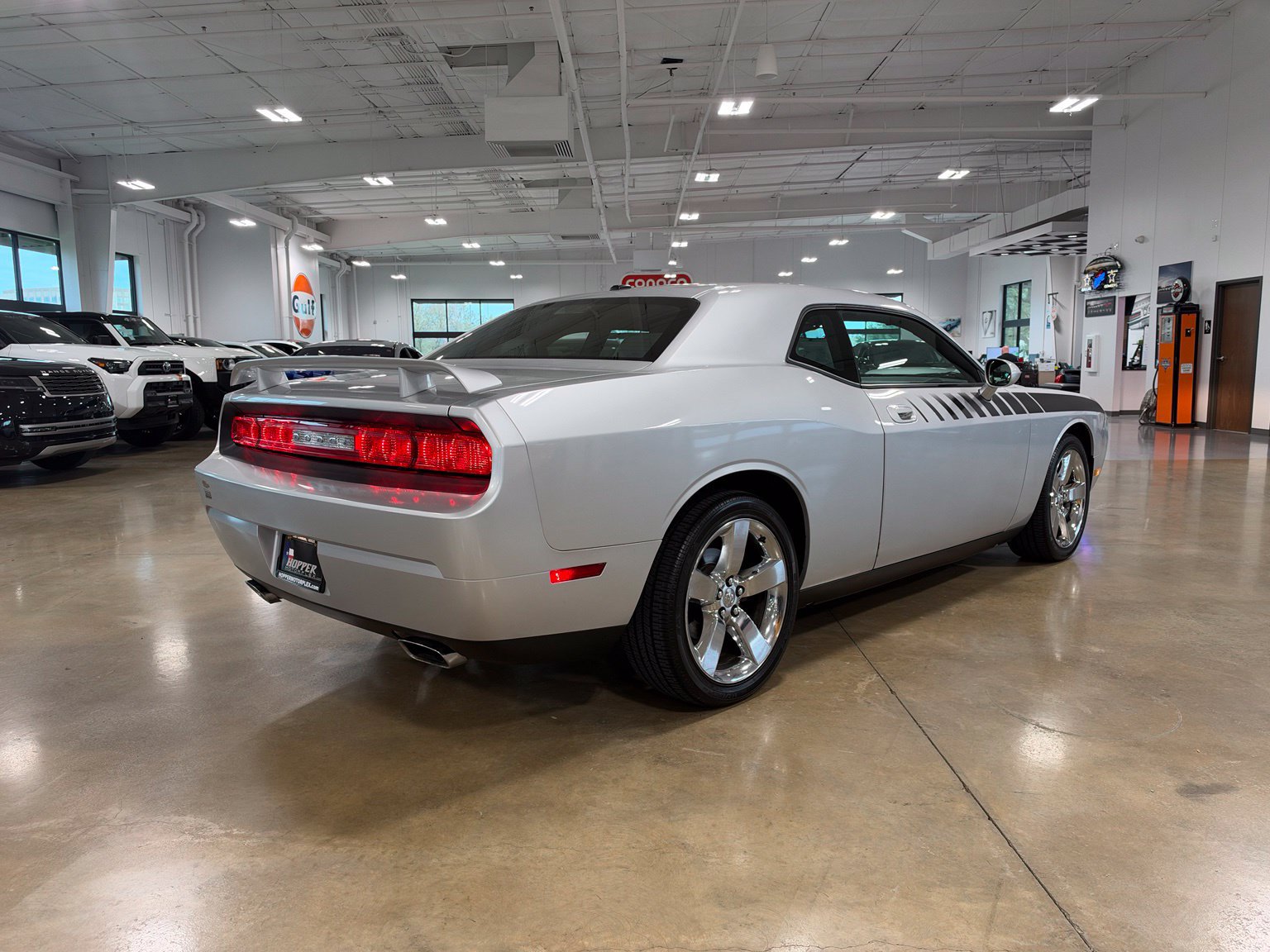Used 2010 Dodge Challenger R/T RWD image 9