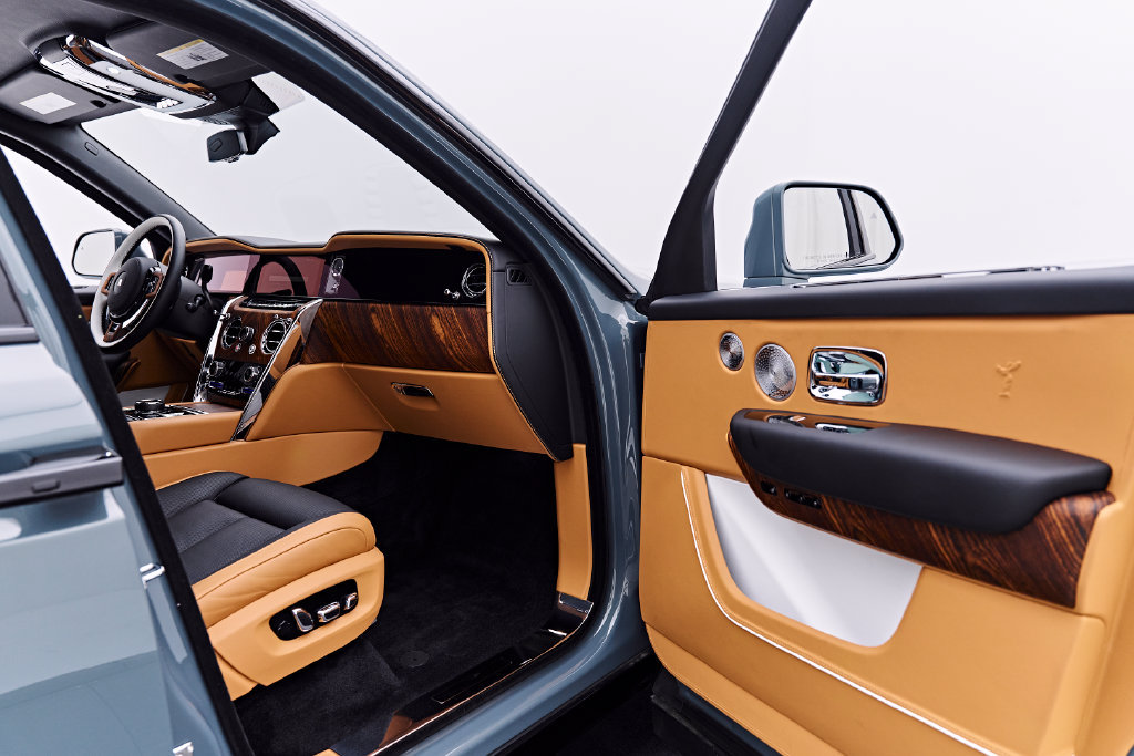 Used 2025 Rolls-Royce Cullinan AWD/4WD image 37