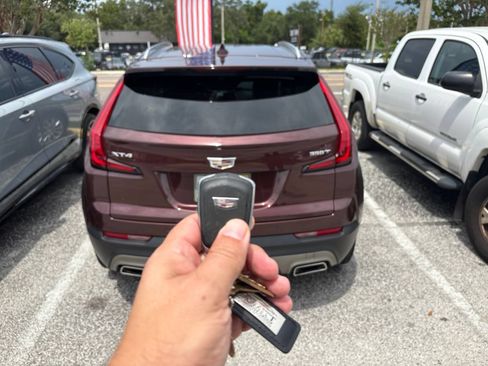 Used 2023 Cadillac XT4 Premium Luxury w/ Technology Package FWD image 6
