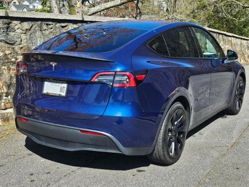 Used 2023 Tesla Model Y RWD image 11