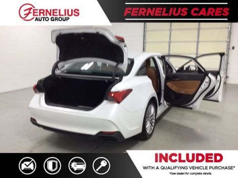 Used 2019 Toyota Avalon Limited image 11