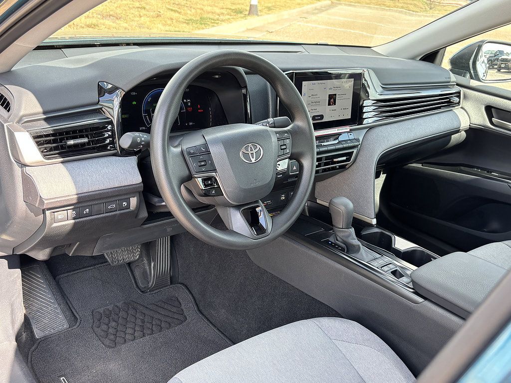 Used 2026 Toyota Camry LE w/ Convenience Package FWD image 11