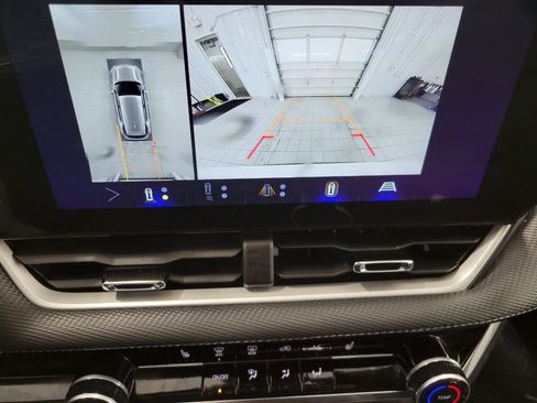 Used 2025 Chevrolet Equinox LT w/ Safety and Technology Package image 14