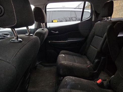 Used 2018 GMC Acadia SLE w/ LPO, Floor Liner Package image 7