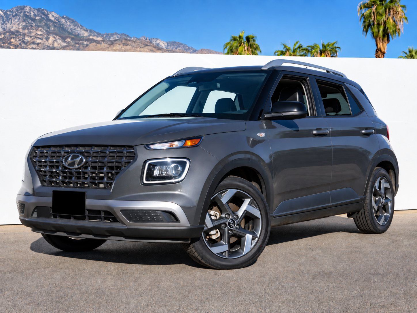 Used 2024 Hyundai Venue Limited FWD image 1