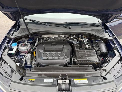 Used 2023 Volkswagen Tiguan SE w/ Panoramic Sunroof Package image 11