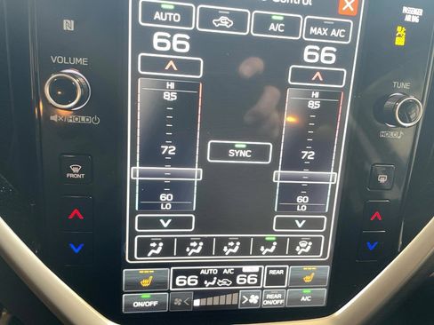 Used 2024 Subaru Ascent Premium w/ Convenience Package image 9