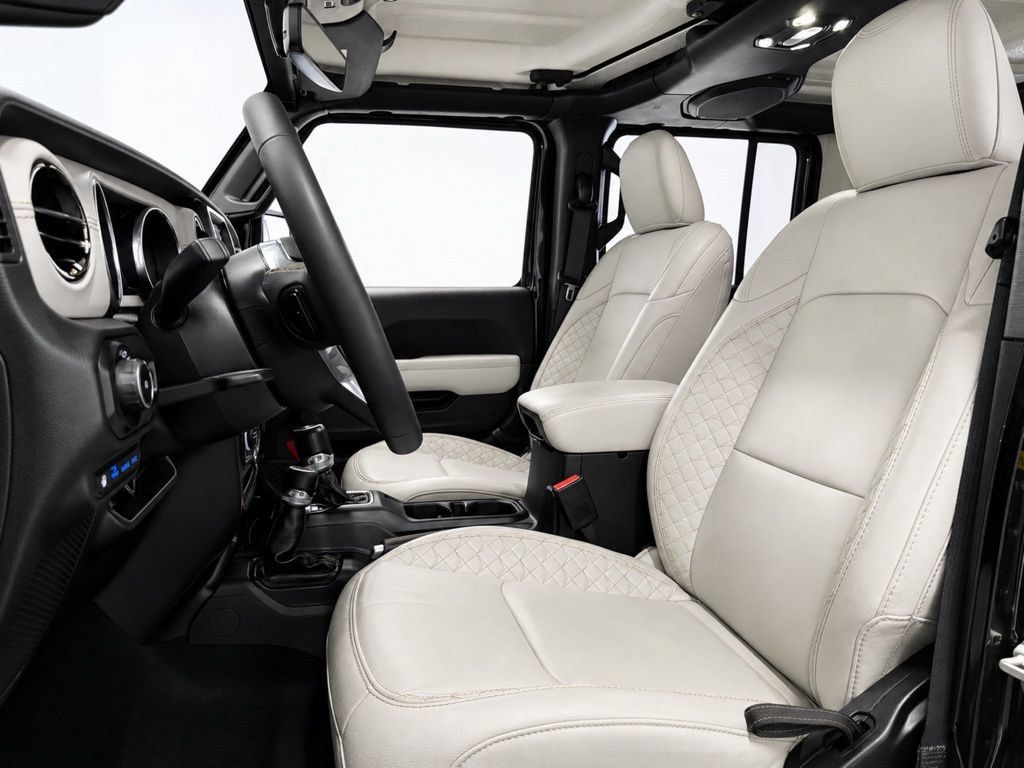 Used 2023 Jeep Wrangler Unlimited Sahara AWD/4WD image 16