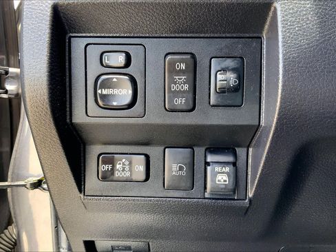 Used 2021 Toyota Tundra SR5 w/ SR5 Leather Package RWD image 33