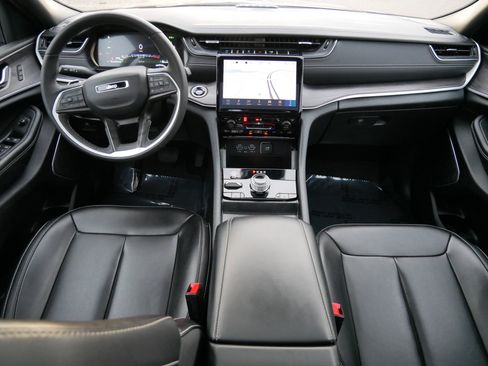 Used 2025 Jeep Grand Cherokee Limited 4xe image 13