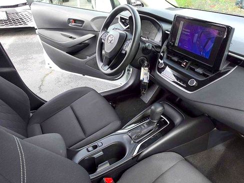 Used 2024 Toyota Corolla LE FWD image 13