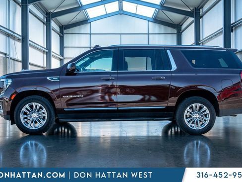 Used 2023 GMC Yukon XL SLT image 2