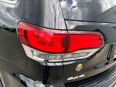 Used 2022 Jeep Grand Cherokee Laredo E AWD/4WD image 32