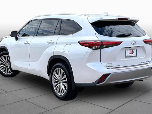 Used 2022 Toyota Highlander Platinum AWD/4WD image 12