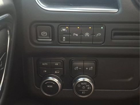 Used 2022 GMC Yukon XL SLE AWD/4WD image 17