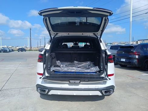 New 2026 BMW X5 xDrive50e image 9