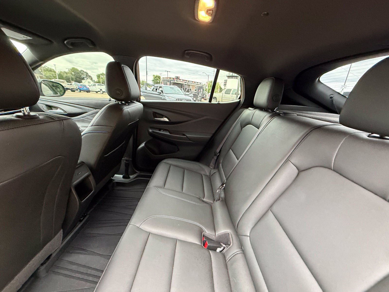 Used 2025 Buick Envista Sport Touring w/ Convenience I Package FWD image 32