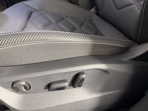 Used 2025 Volkswagen Atlas Cross Sport SE image 22