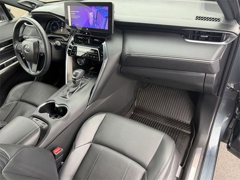 Used 2023 Toyota Venza Limited image 19