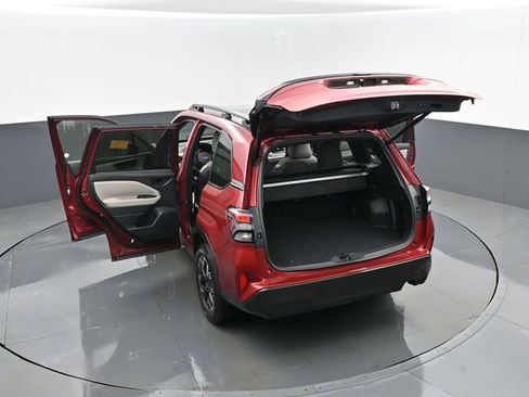 Used 2025 Subaru Forester Premium image 28