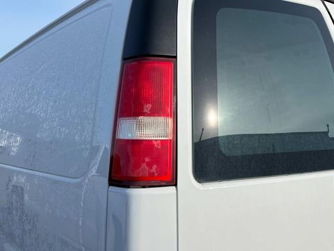 Used 2015 Chevrolet Express 2500 image 10