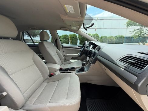 Used 2017 Volkswagen Golf S FWD image 16