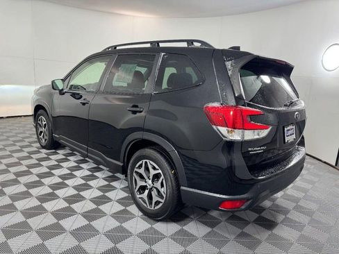 Used 2022 Subaru Forester Premium image 6