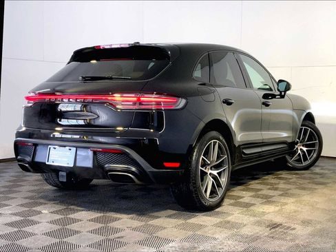 Certified 2023 Porsche Macan image 7