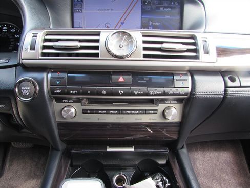 Used 2013 Lexus LS 460 L w/ Ultra Luxury Pkg RWD image 17