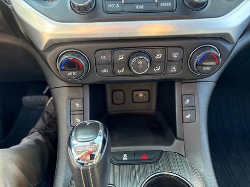 Used 2017 GMC Acadia SLT AWD/4WD image 32